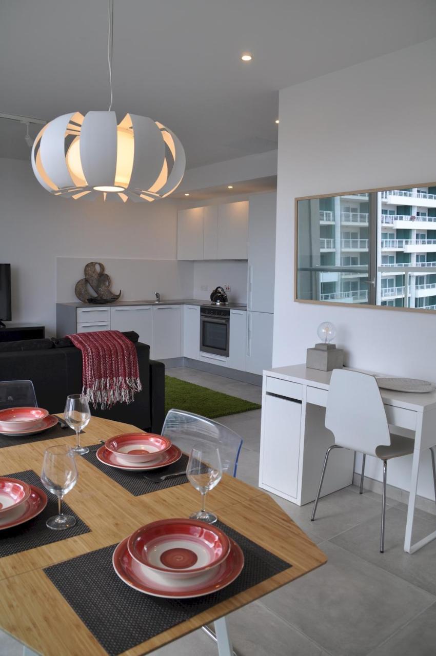 Modern Seaview Apartment In A Prime Location Слима Екстериор снимка