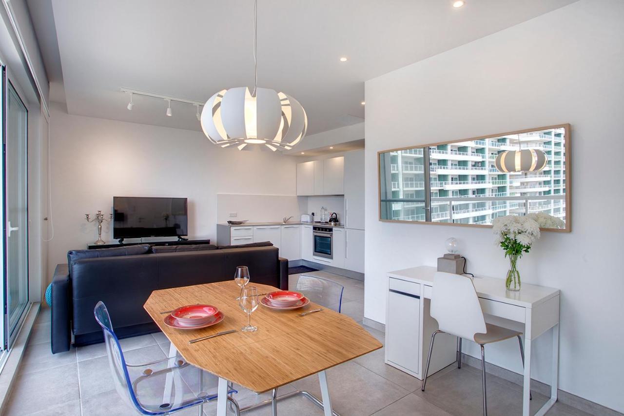 Modern Seaview Apartment In A Prime Location Слима Екстериор снимка