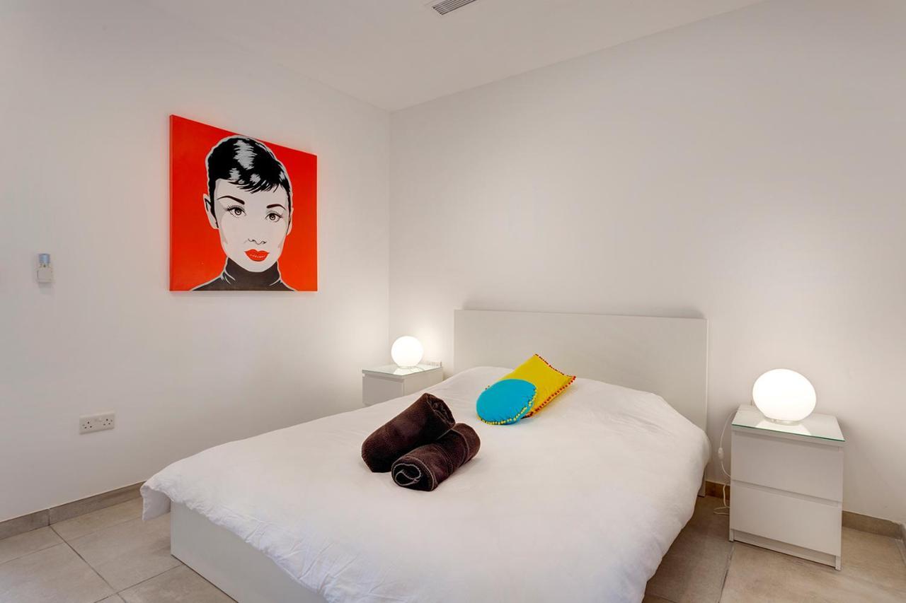 Modern Seaview Apartment In A Prime Location Слима Екстериор снимка